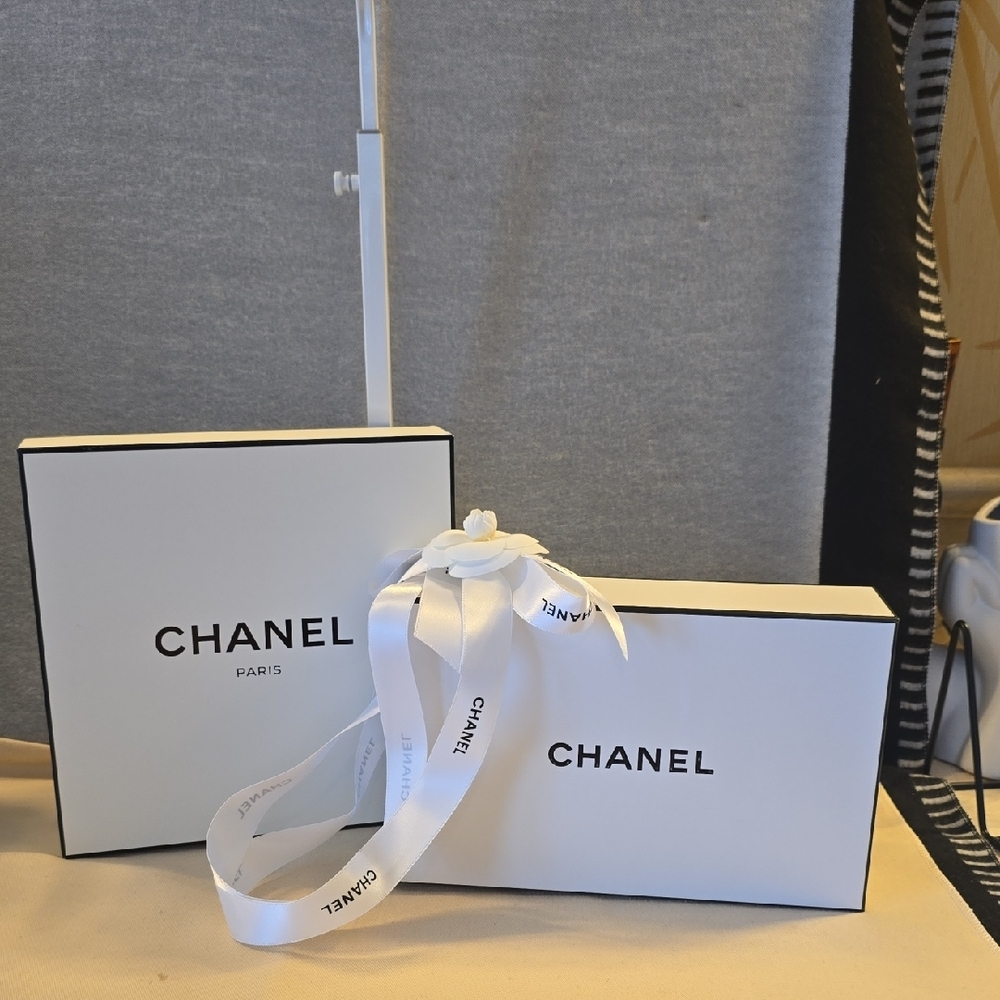 CHANEL White Ribbon Gift Box Set - Elegant Packaging for Women Accessories